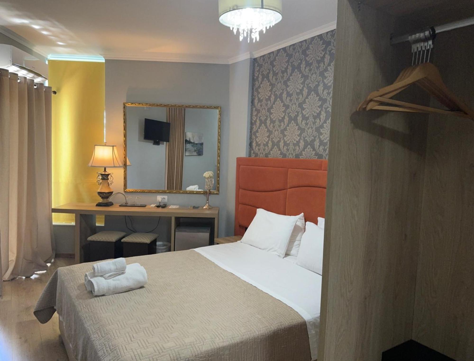 Hotel Royal Saranda Exterior photo