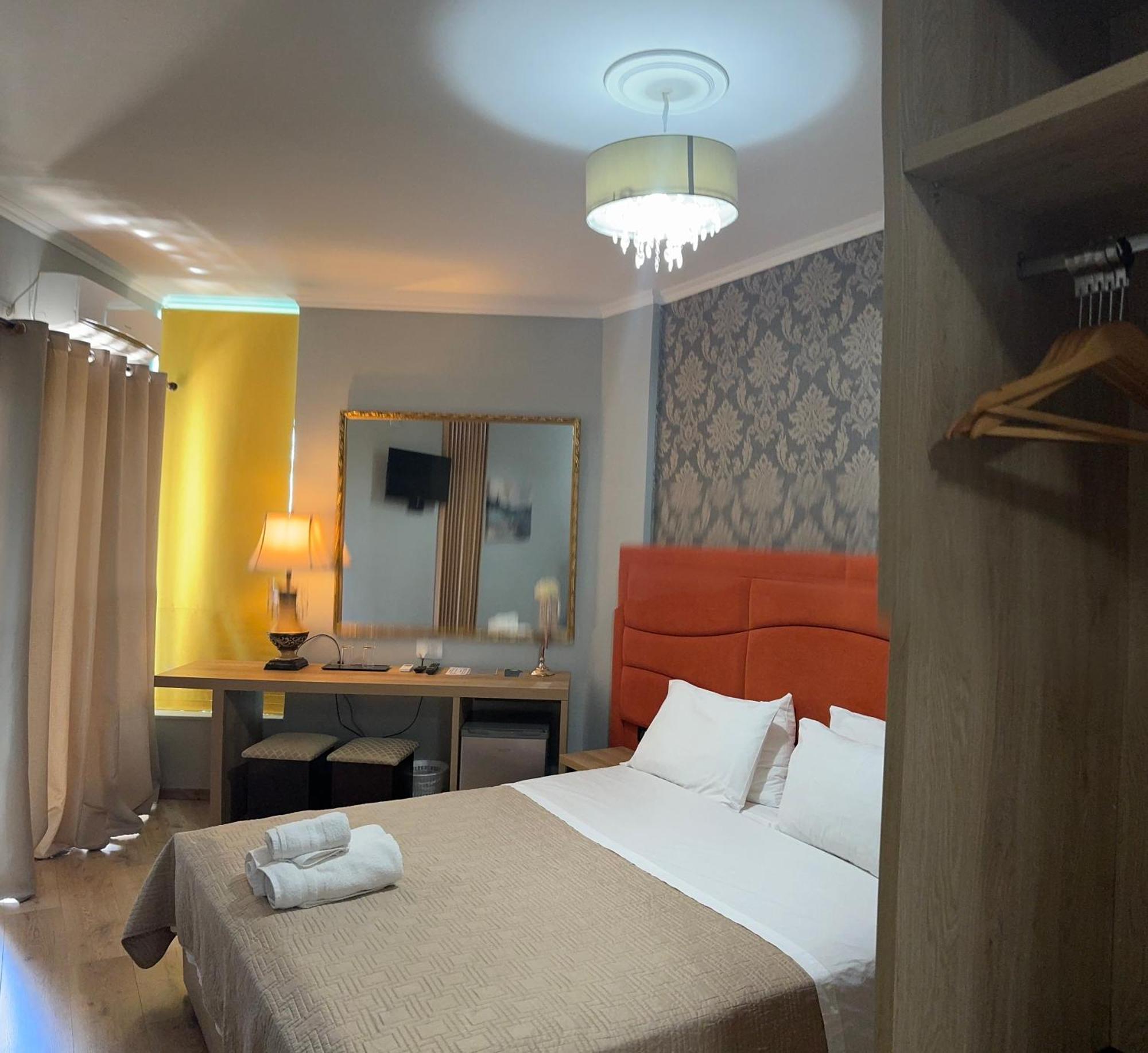 Hotel Royal Saranda Exterior photo